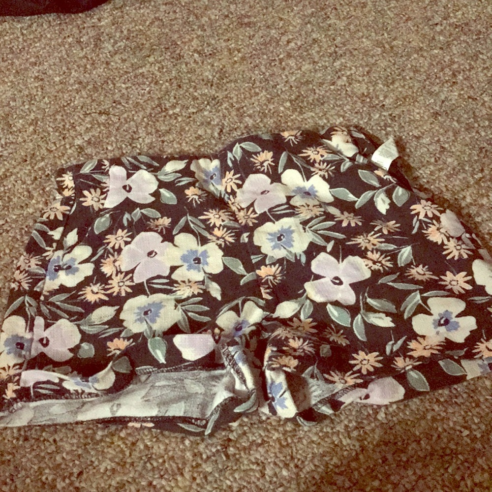 HIGHWAIST FLORAL SHORTS